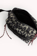 Load image into Gallery viewer, Downtown Nylon Camera Bag